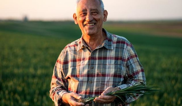 фермер с зерновыми