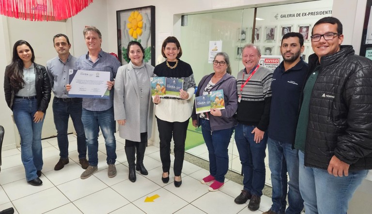Ana Claudia da Silva e Sávio Spiguel (ADAMA), João Luiz Maschio (presidente da Apae Cascavel), Denise Caldeirão (Instituto ADAMA), Ellen Aquino e Marli Junqueira (Apae), Sérgio Dalla Costa (Coopavel), Diony Luiz e Henrique Lolata (ADAMA)