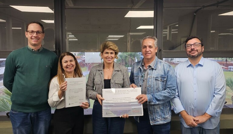 Da esquerda para a direita, Guilherme Cremonese, Anna Paula Mendes Brianez, Ana Colla, João Alberto Verçosa e José Otávio Sancho Ereno.