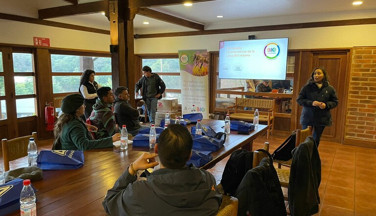 Encuentro con productores de cerezas, avellanos y arándanos