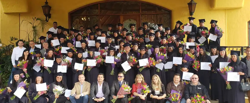 Adama-y-graduados-foto-completa.jpg.jpg