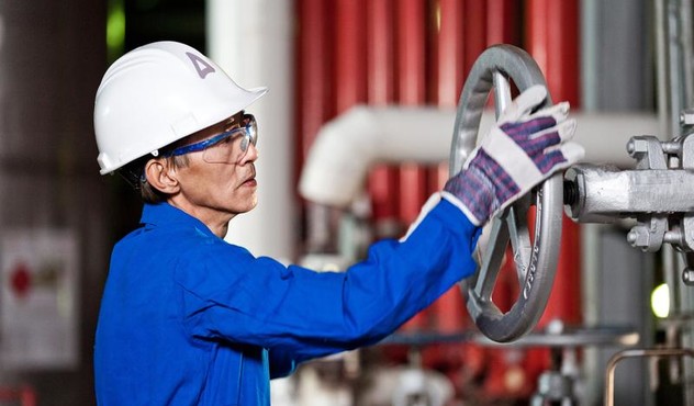 Manufacturing worker Manufacturing worker