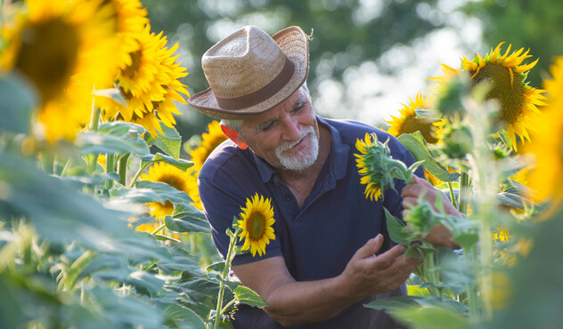 farmer-with-sunflower