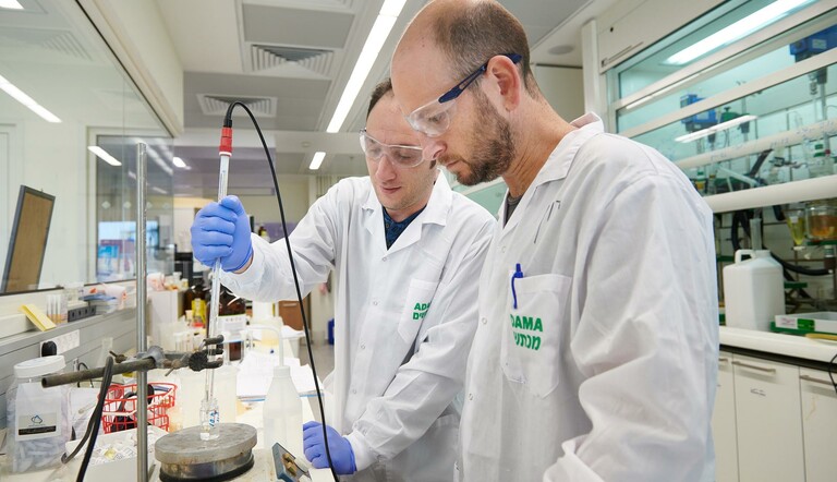 R&D Lab Workers