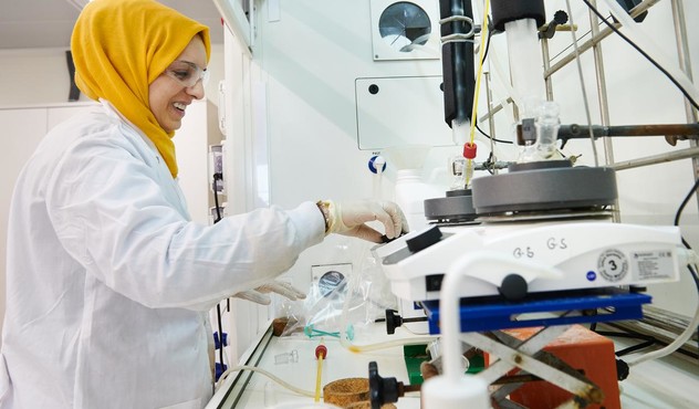 R&D female lab worker R&D female lab worker