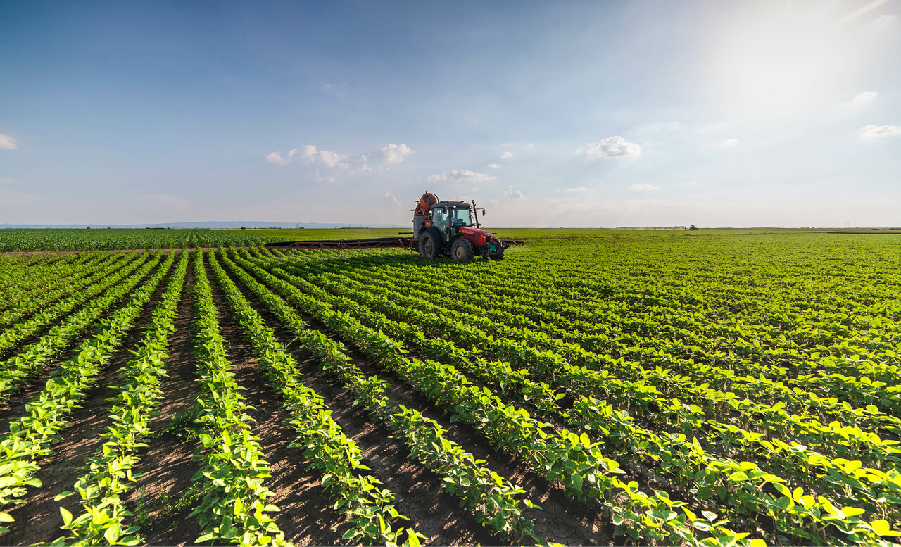 tractor-in-field-crop-application