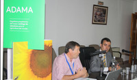 Momento de la presentación de D. Manuel Gordillo (izquierda). A su derecha, D. Jon Zubía, director de Eumedia