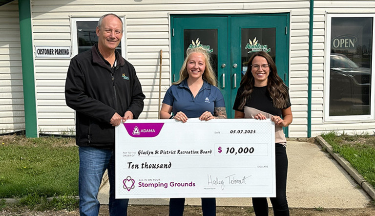 Glaslyn Rec Board Cheque Presentation